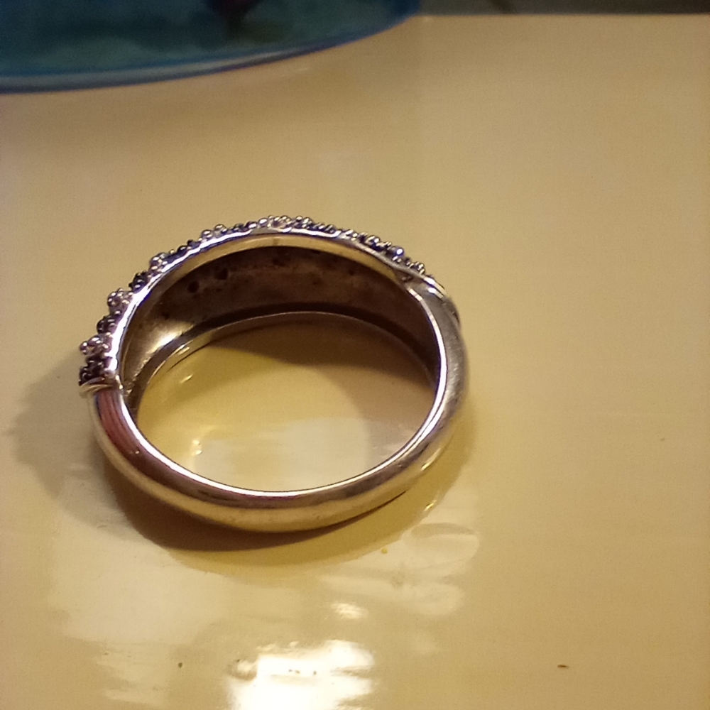 Gorgeous Black and Silver Ring - Picture 2 of 4